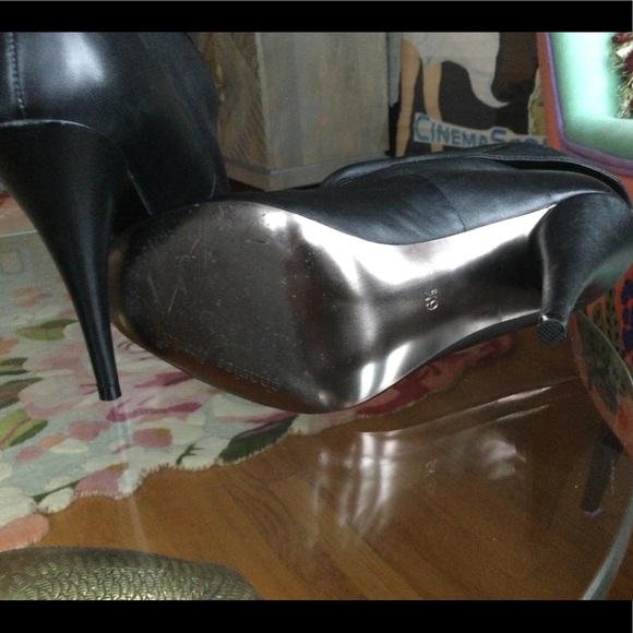 Charles David Ruched Leather Booties 6.5 - Picture 5 of 5